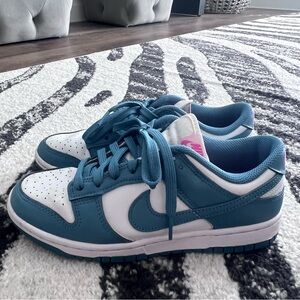 Women’s dunks low “noise aqua” , worn a couple times , size 7.5